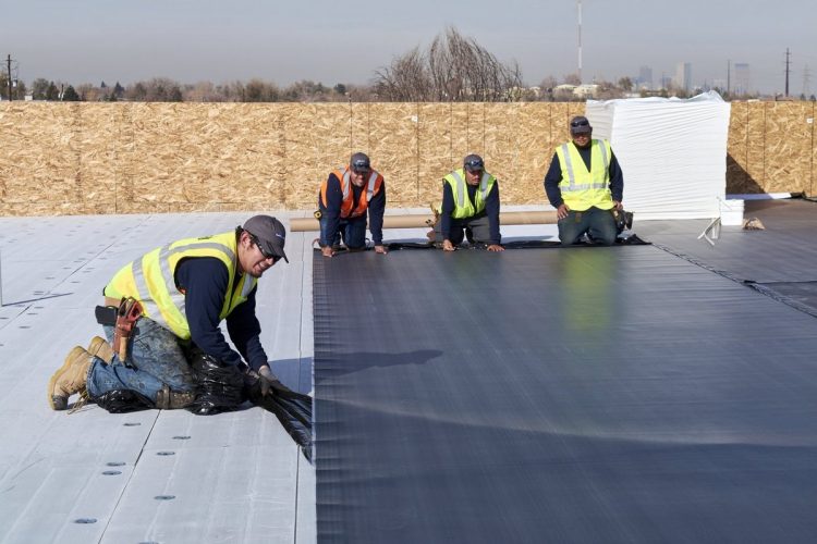 How to Hire a Flat Roofer in Canada